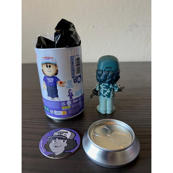 LE 800 PIECES EXCLUSIVE CHASE B&W Dustin Henderson Stranger Things Funko Soda - Picture 2 of 2